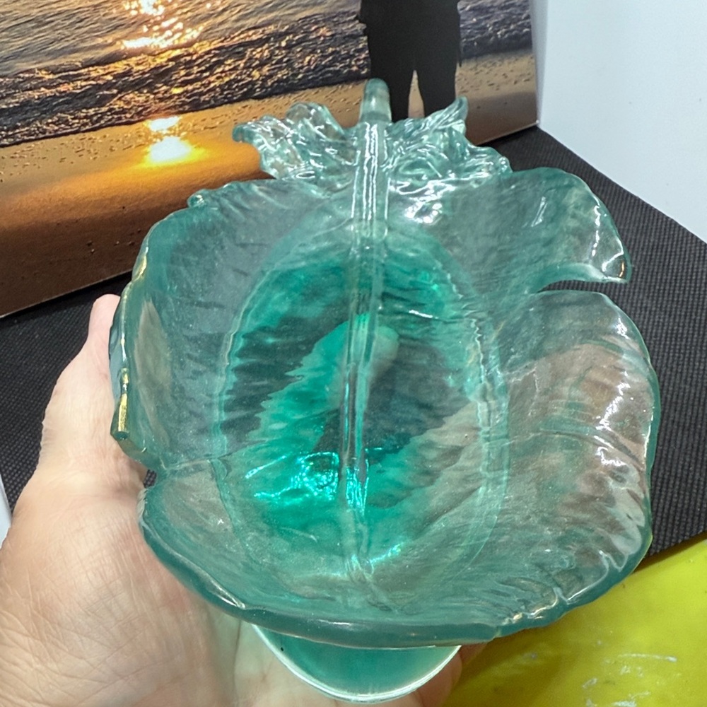 Elegant Resin Leaf Art Piece - Picture 5 of 14